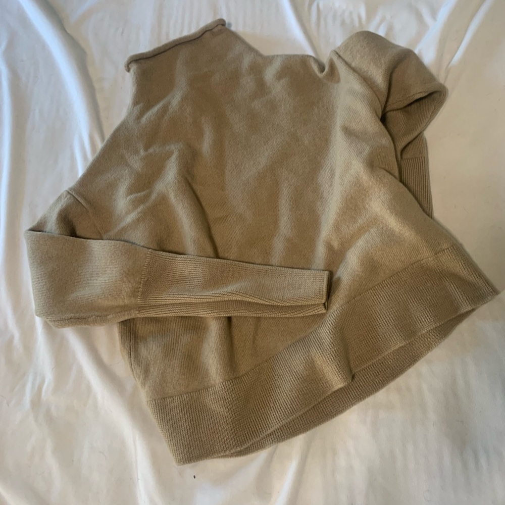 Aritzia (Wilfred) sweater - shrunk down closer to a small